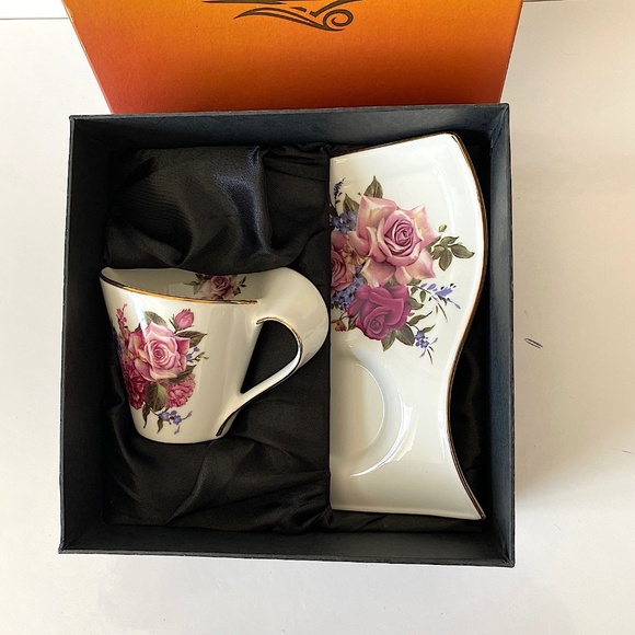 TEAOPIA Rose Teacup and Tray Snack Set in Box - Picture 3 of 10